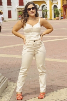 Conjunto de Calça e Cropped de Alça Sarja Off White