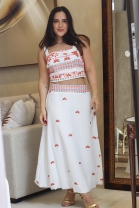 Conjunto de Saia Midi e Cropped Bordado