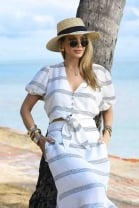 Conjunto de Saia Longa e Camisa Cropped Off White 