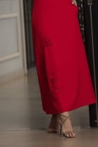 Vestido Longo com Decote Vermelho Bordado 