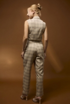 Macacão Xadrez Bege com Botões Frontais