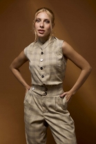 Macacão Xadrez Bege com Botões Frontais