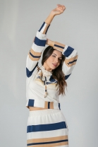 Conjunto de Saia Mídi e Blusa Gola Alta Listrado