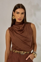 Conjunto de Bermuda e Blusa Gola Alta Marrom