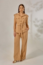 Conjunto de Calça e Colete Alongado Caramelo