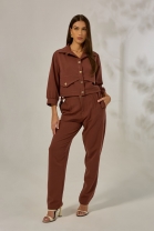 Conjunto de Calça e Jaqueta Curta Marrom
