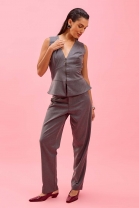 Conjunto de Calça e Colete Assinturado Cinza