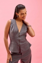 Conjunto de Calça e Colete Assinturado Cinza