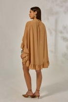 Vestido Curto com Sobreposição de Babados Caramelo