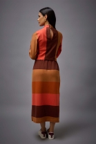 Conjunto de Saia Midi e Blusa Colorida Listrada