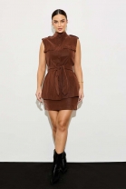 Conjunto de Saia e Colete Gola Alta Marrom