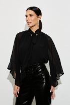 Conjunto de Calça em Couro e Blusa Preta