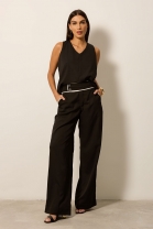 Conjunto de Calça e Blusa em Decote V Preto