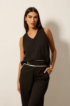 Conjunto de Calça e Blusa em Decote V Preto