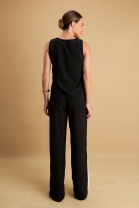 Conjunto de Calça e Blusa em Decote V Preta