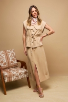 Conjunto de Saia com Fenda Frontal e Camisa Bege