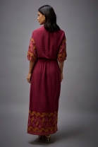 Conjunto de Saia e Camisa Bordada Vinho