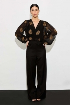 Macacão com Decote V Bordado Preto