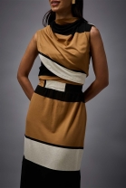 Vestido Longo Gola Alta Listrado Preto e Marrom