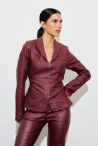 Conjunto de Calça e Jaqueta em Couro Vinho