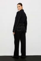 Conjunto de Calça e Jaqueta Bordada Preta