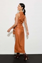 Conjunto de Saia Mídi e Colete em Couro Marrom