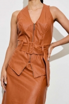 Conjunto de Saia Mídi e Colete em Couro Marrom