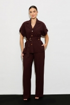 Conjunto de Calça e Camisa Marrom