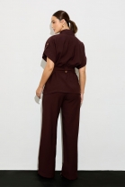 Conjunto de Calça e Camisa Marrom