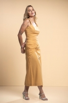 Conjunto de Saia Detalhe 3D e Cropped de Alça Mostarda