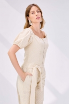 Macacão com Zíper Frontal Tecido Texturizado Off