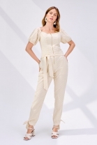 Macacão com Zíper Frontal Tecido Texturizado Off