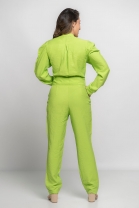 Macacão Longo Verde Abotoamento Frontal e Detalhes na Cintura