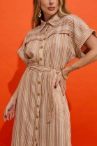 Vestido Longo com Abotoamento Frontal Listrado