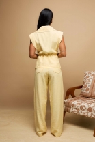 Conjunto de Calça e Colete Amarelo