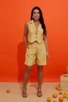 Conjunto de Bermuda e Colete Bege