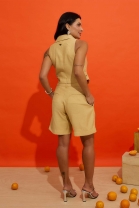 Conjunto de Bermuda e Colete Bege