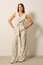 Conjunto de Calça e Blusa em Decote V Cru