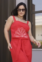 Conjunto de Saia Midi e Cropped com Transpasse Vermelho
