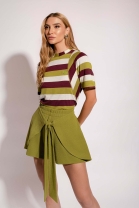 Conjunto de Short com Sobreposição e Blusa Verde