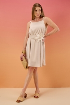 Vestido Curto com Decote Reto Bege