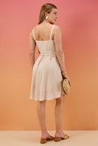 Vestido Curto com Decote Reto Bege