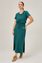 Conjunto de Saia com Fendas Laterais e Blusa Verde