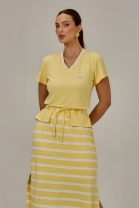 Conjunto de Saia e Blusa com Decote V Amarelo
