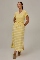 Conjunto de Saia e Blusa com Decote V Amarelo