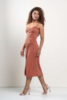 Conjunto de Saia com Fenda e Cropped Alongado Marrom