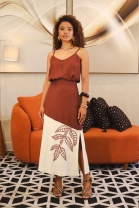 Conjunto de Saia Mídi Bicolor e Blusa Marrom