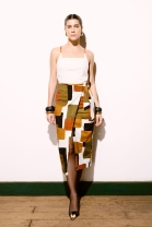 Conjunto de Saia Estampada e Blusa Branca