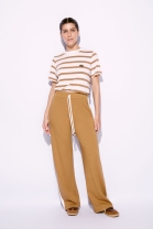 Conjunto de Calça Caramelo e T-shirt Listrada