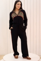 Conjunto Preto de Calça e Blusa em Animal Print